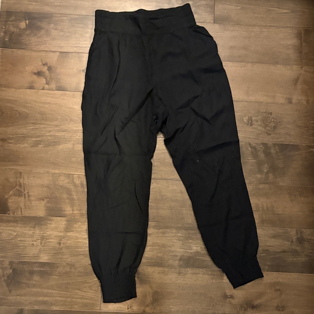 Talula Black Capris